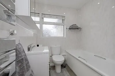a bathroom with a toilet and a tub and a sink at New 4BR Gem, Central, 3 Car Drive, Contractor Stay in South Benfleet