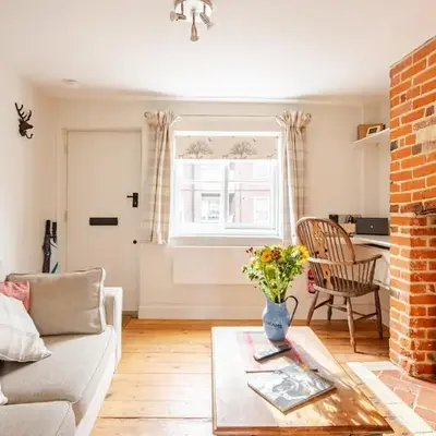 Charming Georgian flint cottage