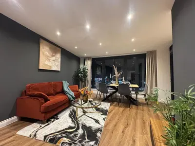 a living room with a couch and a table at Lux 2 Bedroom Flat Central Brentwood slp 8 Guests in Brentwood
