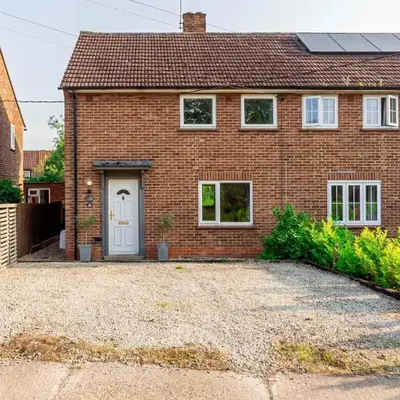 Beautiful 3 Bedroom Home with Parking & Garden