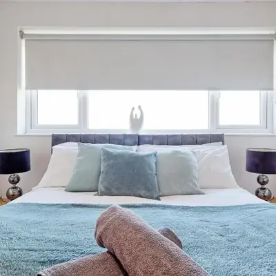 Modern 4BR Sleeps 10