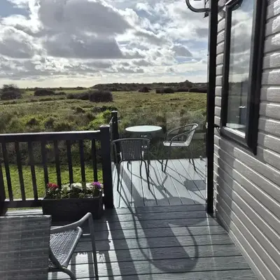Modern 6 Berth Caravan With Decking At Suffolk Sands Ref 45004F