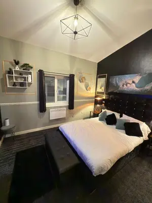 a bedroom with a large bed and a window at The Olive Stay by Cambridge City Centre in Chesterton
