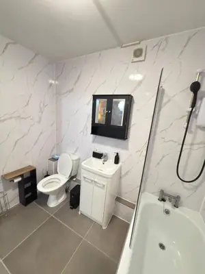 a bathroom with a toilet and a sink and a tub at Quiet Blue Rooms By Cambridge City Centre in Chesterton