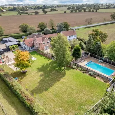 Luxury Spa Mansion With Heated Pool and Spa Facilities