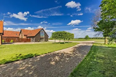 a driveway leading to a house at Fidlers Moat - Games Room, Gym, Hot Tub