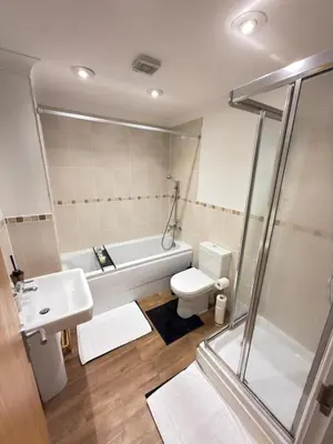 a bathroom with a tub and a toilet and a sink at Oak House No15 Scotland Road 5BR Parking in Chesterton