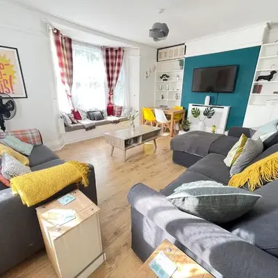 Queens - Cosy Central Apartment - JTAP Properties