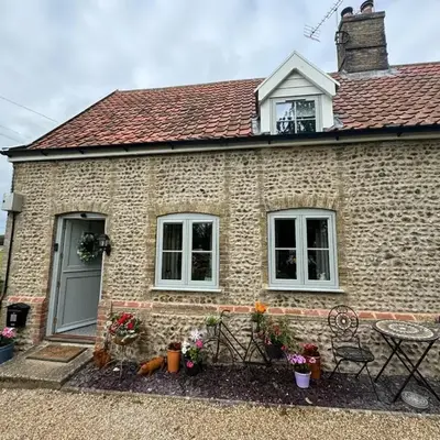 Cosy Flint Cottage