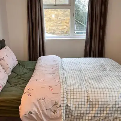 Cozy Guest Room in Basildon with Shared Facilities