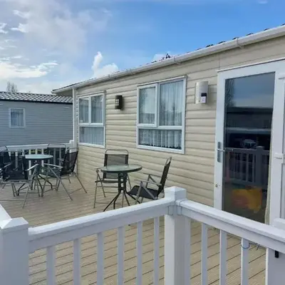Cosy Caravan With Side Decking At Felixstowe Beach Holiday Park Ref 55012Sw