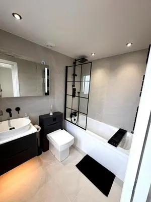 a bathroom with a tub and a toilet and a sink at Luxury home Cheshunt in Wormley