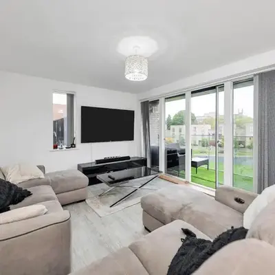 Lovely 2 Bedroom Apartment