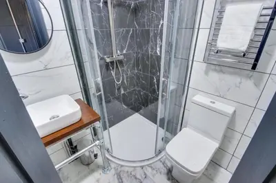 a bathroom with a shower and a toilet and a sink at Cozy Studio Apartment in Southend-on-Sea in Southend-on-Sea
