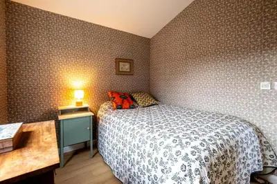 a bedroom with a bed and a night stand with a lamp at Oak Barn - Sleeps 3, Sweffling, near #Sizewell #Aldeburgh #Saxmundham - Managed by Aldeburgh Coastal Cottages in Rendham