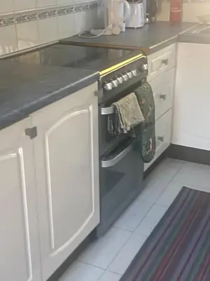 a kitchen with a dish towel hanging from an oven at The Wright One Bedroom Place To Stay in Kingsgate