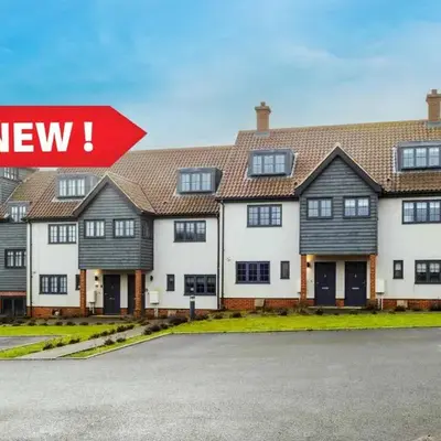 4 Oakes Court