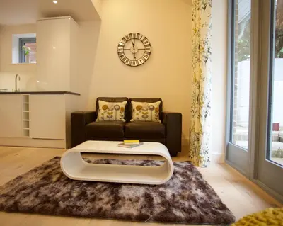 a living room with a couch and a table at Citystay Living - Pringle House in Cambridge