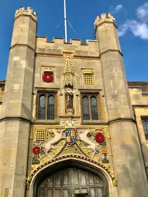 a building with a door with a christmas decoration on it at Angel's (station accommodation) in Cambridge