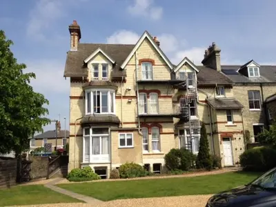 a large brick house with at Ashley Hotel in Cambridge