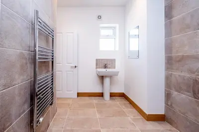 a bathroom with a sink and a toilet at Birch - Three Tuns Apartments - Pettistree, Wickham Market - by Aldeburgh Coastal Cottages in Pettistree