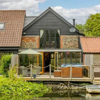 16th Century Cartlodge with private hot tub