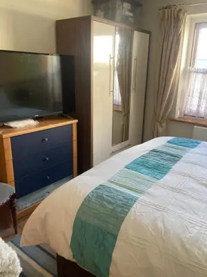 a bedroom with a large bed and a television at Broxbourne Two-Bedroom Apartment Close To Amenities in Hoddesdon
