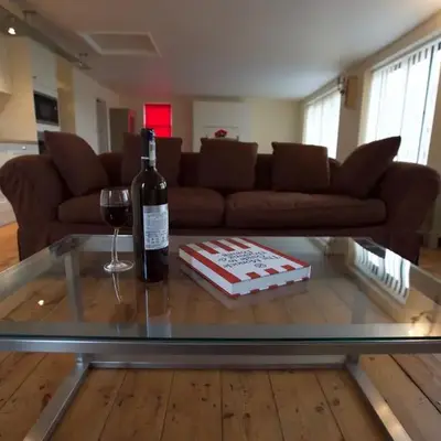 Spacious Apartment with Roof Terrace