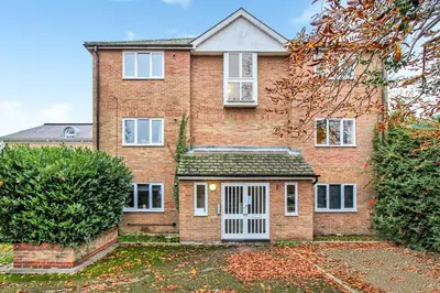 a red brick house with white windows at George Suite - Central Location - Free Allocated Parking in Chelmsford