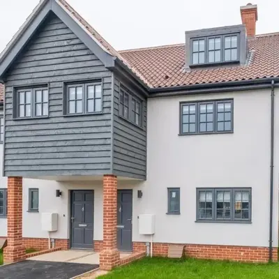 5 Oakes Court