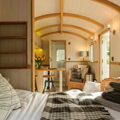 Piano Forte - a delightful rural shepherd hut & hot tub available !
