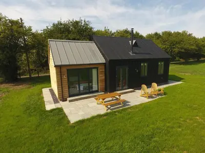 a small cabin with a picnic table and two chairs at 1 Bed in Wickhambrook oc-tosh in Wickhambrook