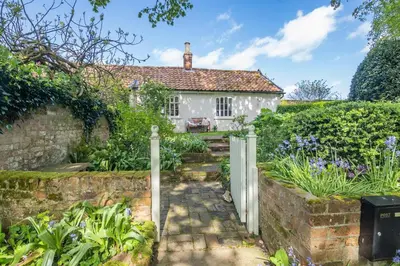 a house with a garden and a fence at 1 Bed in Great Bealings oc-sfgar in Bealings