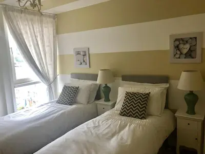 two beds sitting next to each other in a bedroom at Toothbrush Apartments - Ipswich Waterfront - Anchor St in Ipswich