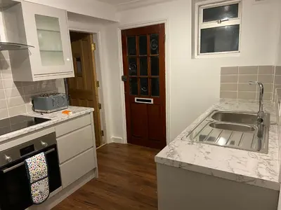 a kitchen with a sink and a counter top at Charming Victoria Conversion Flat in Brentwood with a Garden & Free Parking in Brentwood