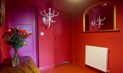 a room with a purple door and a vase of flowers at Stunning Apartment with Courtyard Near The Waterfront Ipswich in Ipswich