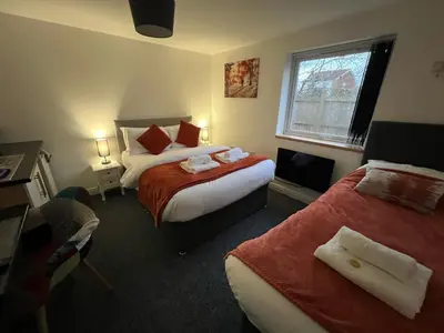 a hotel room with two beds and a window at Mayland Motel in Mayland