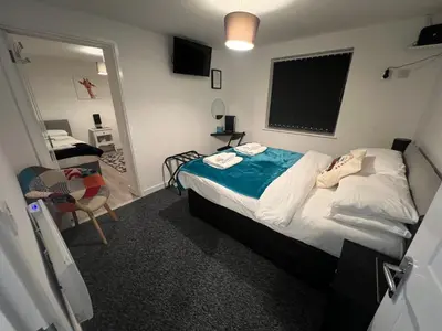 a small bedroom with a bed and a mirror at Mayland Motel in Mayland