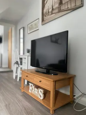 a flat screen tv sitting on top of a wooden table at Eclipse Apartment No 3 in Newmarket
