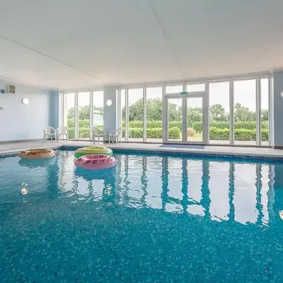 Grove Farm Bungalow with swimming pool