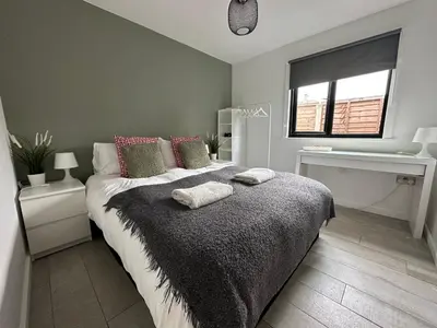 a bedroom with a bed with two towels on it at 2 Bedroom Garden Studio in Cambridge City Centre with Parking in Cambridge