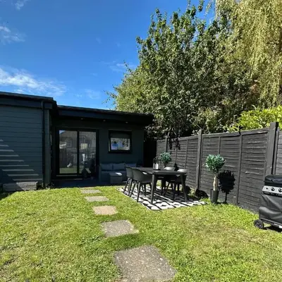 2 Bedroom Garden Studio in Cambridge City Centre with Parking