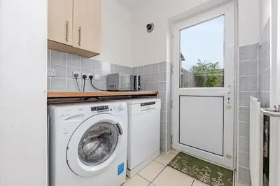 a laundry room with a washer and dryer at The White Rose Crown, Free Parking & Wifi, 10beds in Colchester