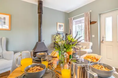 a dining room table with breakfast foods and orange juice at 2 Bed in Bentley oc-thpo in Bentley