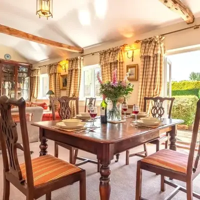 Charming cottage in beautiful countryside with a boating lake - The Calf Pens