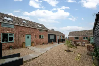 a view of the courtyard of a house at 6 Bed in Great Waldingfield oc-ac4 in Great Waldingfield