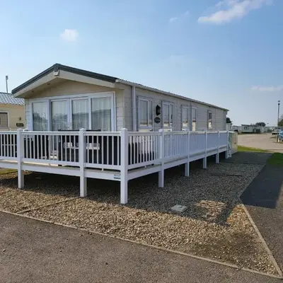 2BR-Sleeps6-Fireplace-Parking-Patio-Seaside