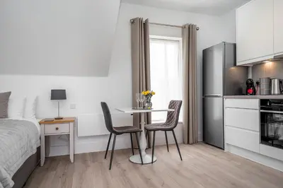 a bedroom with a bed and a table and chairs at Citystay Living - Finch House in Cambridge