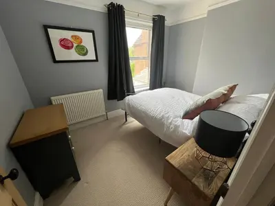 a bedroom with a bed and a window at Charming 3 bedroom property in Bury St Edmunds in Bury Saint Edmunds