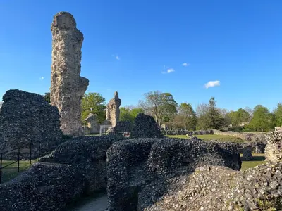a view of the ruins of a castle at Charming 3 bedroom property in Bury St Edmunds in Bury Saint Edmunds